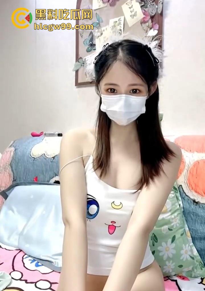 超人气网红女神【芝士莓莓酸奶】身材纤细颜值甜美，直播大战头套男 实在太撩人了！-1