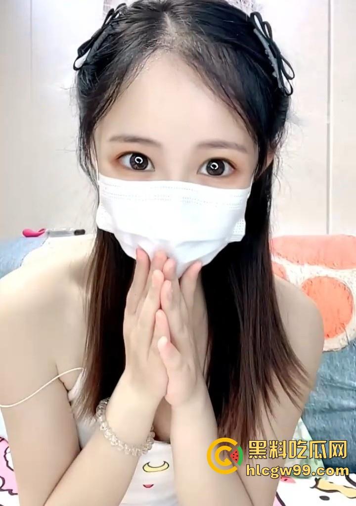 超人气网红女神【芝士莓莓酸奶】身材纤细颜值甜美，直播大战头套男 实在太撩人了！-3