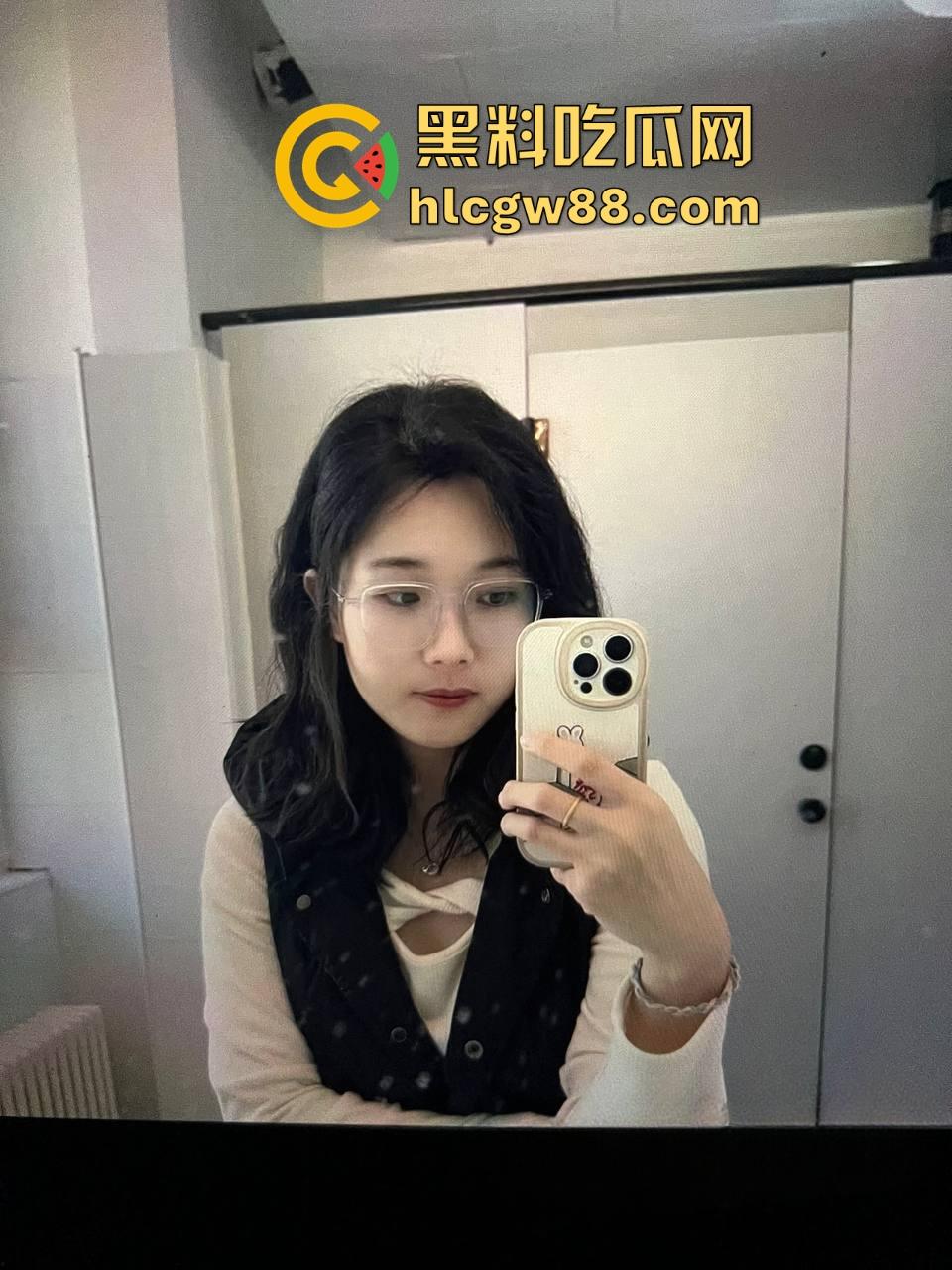 陕西渭南师范学院 陈小雨 背着男友出轨还惨遭炮友曝光 现在是全校出了名的肉便器！-1