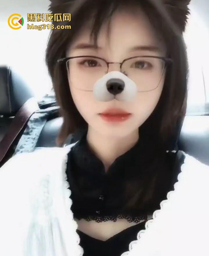 岭南师范学院【李雅琪】 与男友裸聊视频泄密，邻家学妹化身网调母狗，对镜自摸淫水横飞！-8