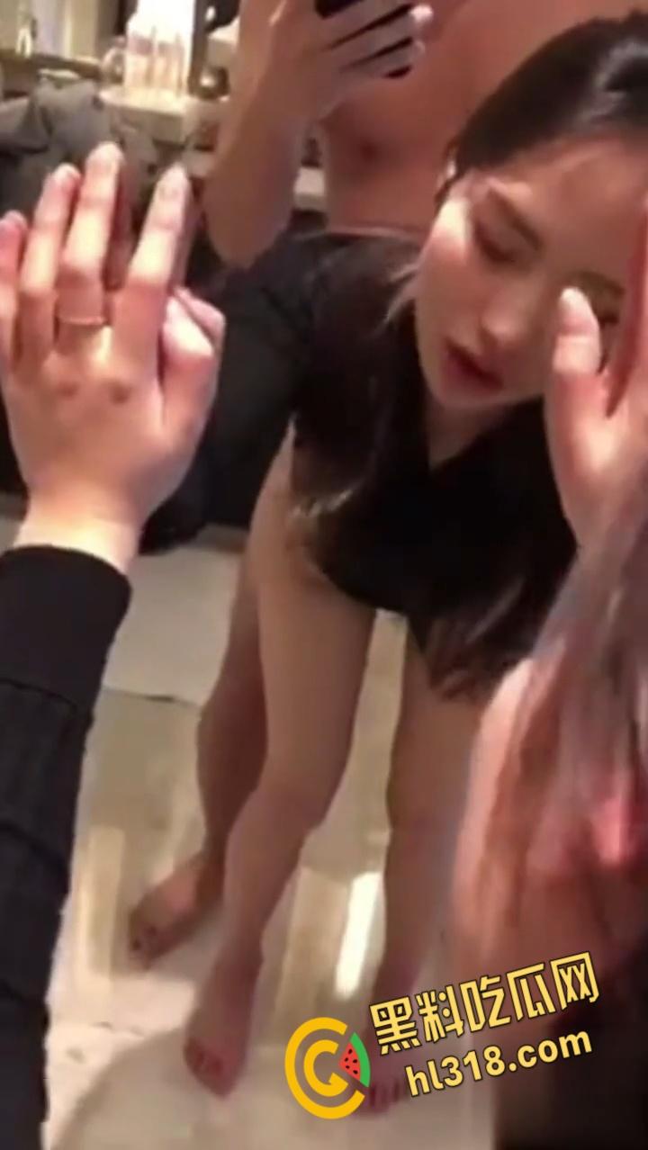 安徽合肥宝马女销售【史柯】，卖车还把自己给卖出去了，被客户酒店后入爆插，高潮喷水双腿颤抖到站不稳！-6