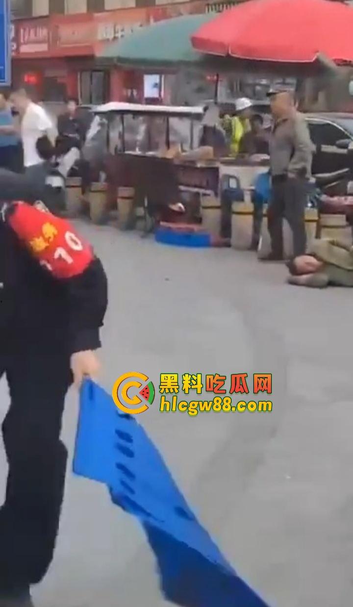 浙江绍兴大润发门口血案惊现，大唐街头持刀狂砍，多人倒地不起，随机连杀四人场面太他妈狠了！-10
